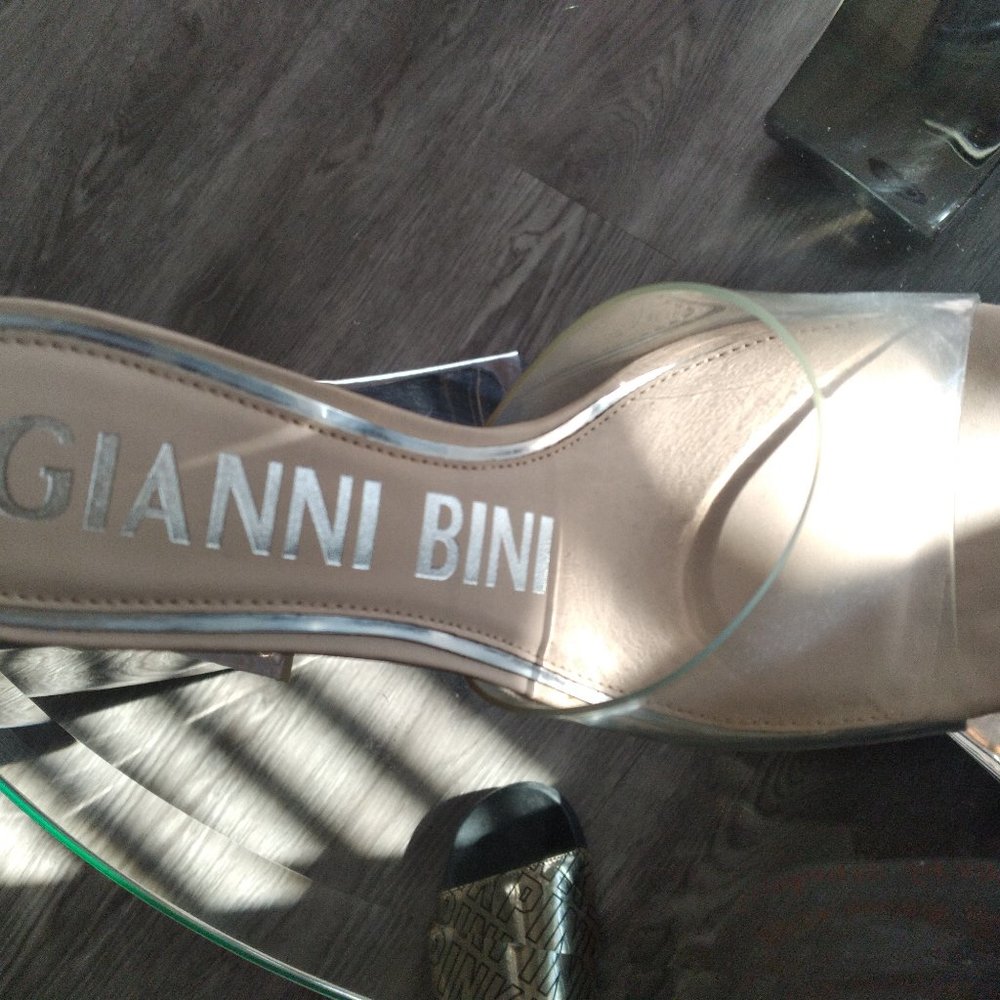 Gianni Bini Caylor Clear Patent Square Toe Lucite 3.5" Heel Sandals Shoe